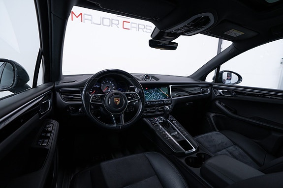 Porsche Macan S 14 of 26