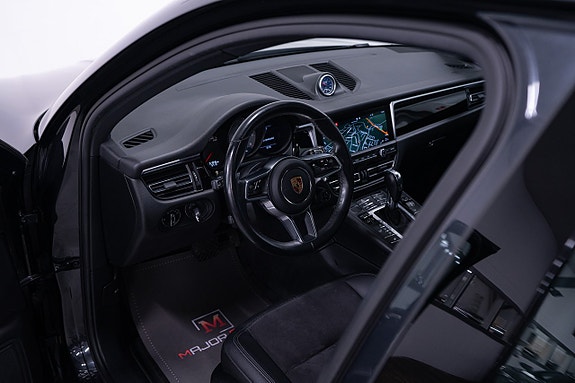 Porsche Macan S 7 of 26