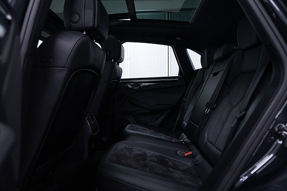 Porsche Macan S 13 of 26