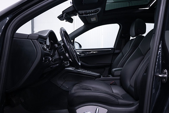Porsche Macan S 9 of 26