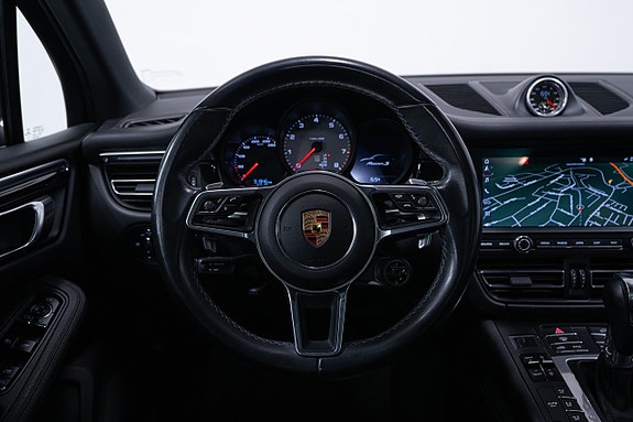 Porsche Macan S 17 of 26