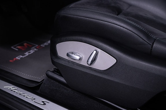 Porsche Macan S 10 of 26