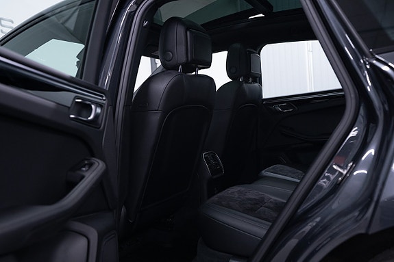 Porsche Macan S 12 of 26