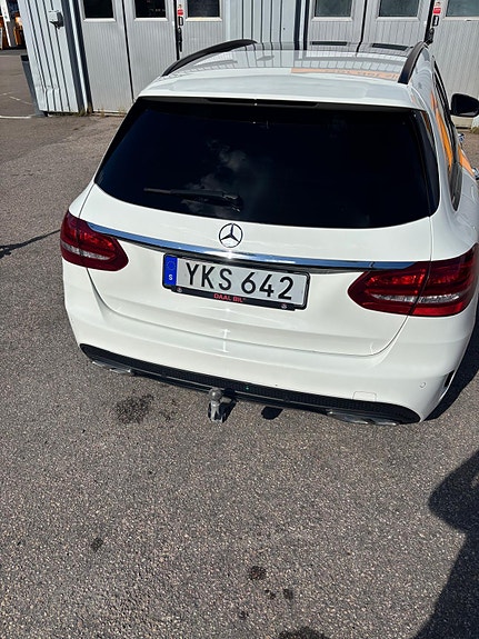 Mercedes-Benz C220 6 of 7