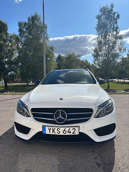 Mercedes-Benz C220 2 of 7