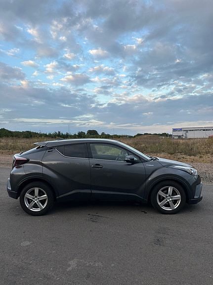 Toyota C-HR 6 of 19