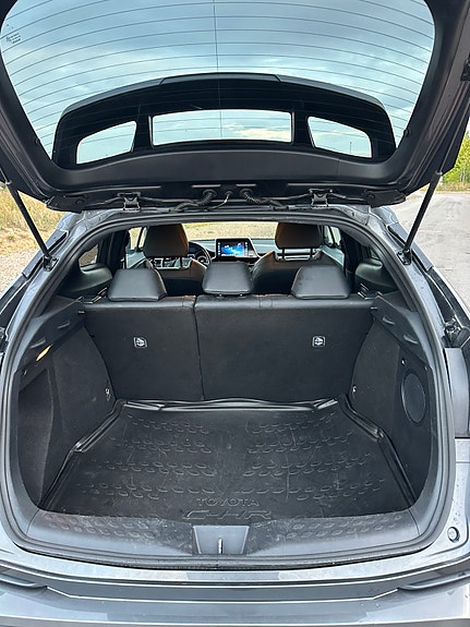 Toyota C-HR 9 of 19