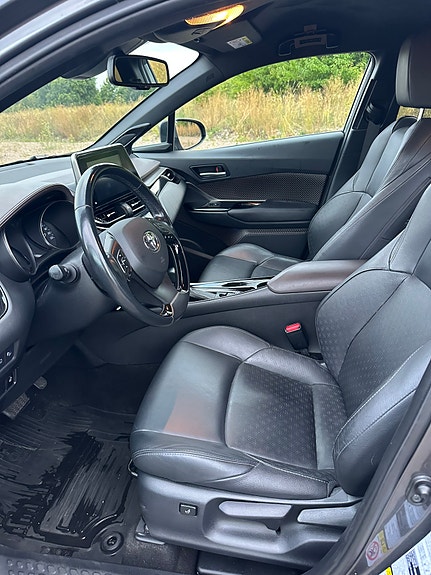 Toyota C-HR 7 of 19