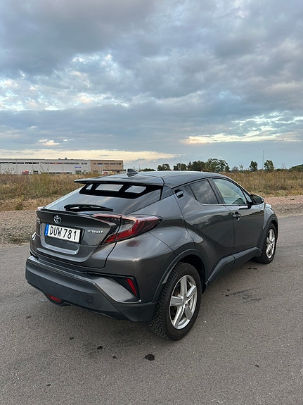 Toyota C-HR 5 of 19