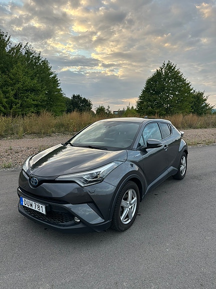 Toyota C-HR 3 of 19