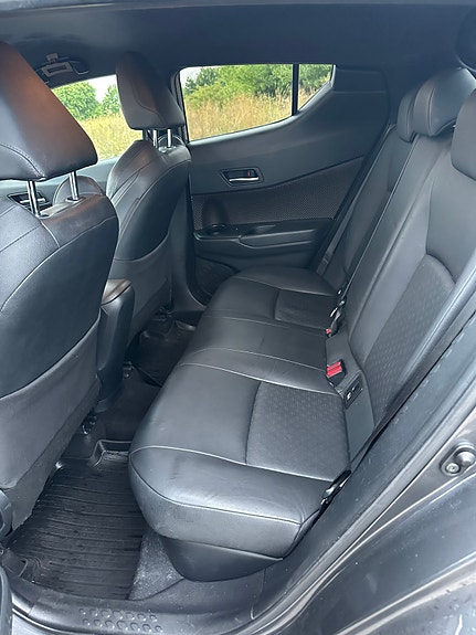 Toyota C-HR 8 of 19