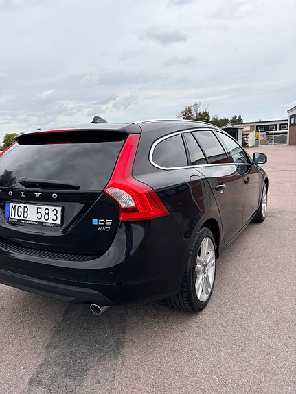 Volvo V60 2 of 9