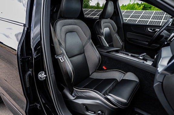 Volvo XC60 30 of 30