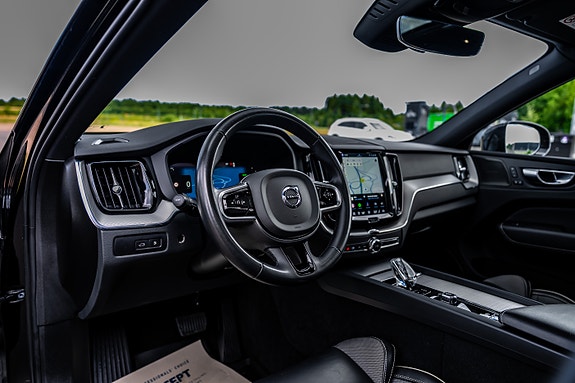 Volvo XC60 13 of 30