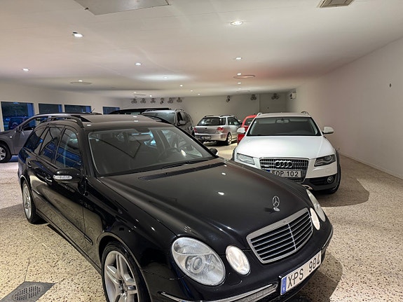 Mercedes-Benz E500 2 of 8