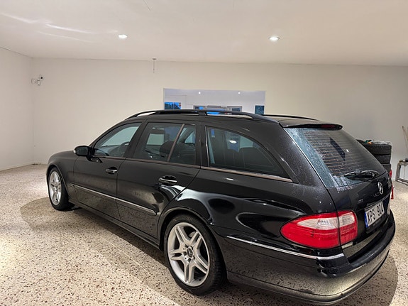 Mercedes-Benz E500 4 of 8