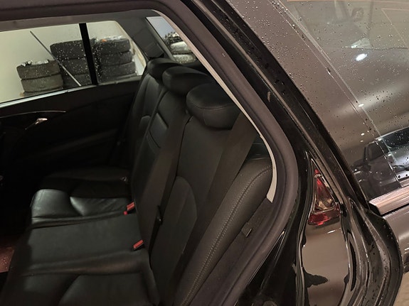 Mercedes-Benz E500 7 of 8