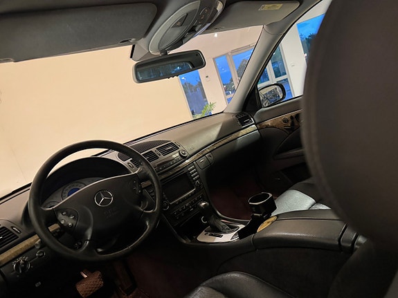 Mercedes-Benz E500 8 of 8