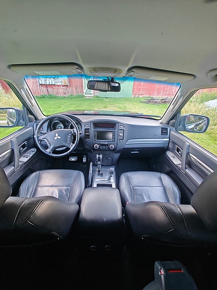 Mitsubishi Pajero 6 of 6