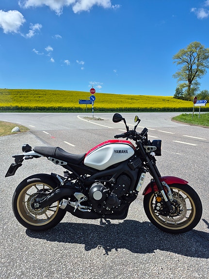 Yamaha XSR900 2 of 4