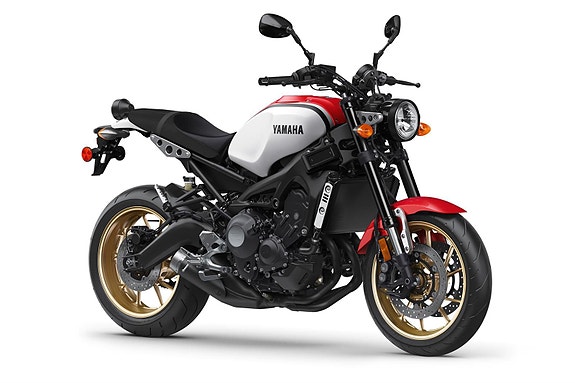 Yamaha XSR900 3 of 4