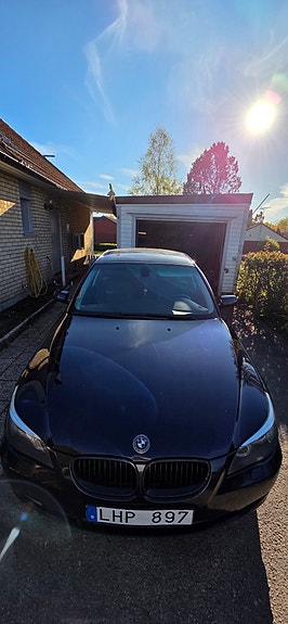 BMW 520i 2 of 12