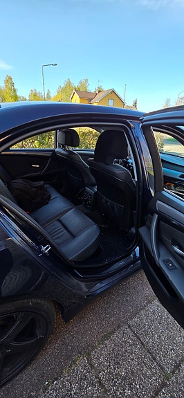 BMW 520i 4 of 12