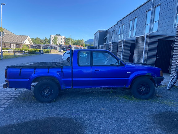 Mazda B2600 3 of 3