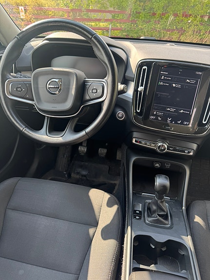 Volvo XC40 4 of 8