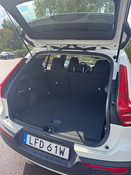 Volvo XC40 6 of 8