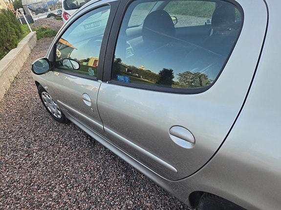 Peugeot 206 4 of 6