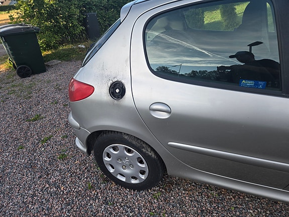 Peugeot 206 2 of 6