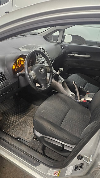 Toyota Auris 5 of 14