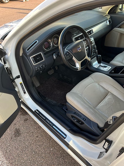 Volvo V70 5 of 5