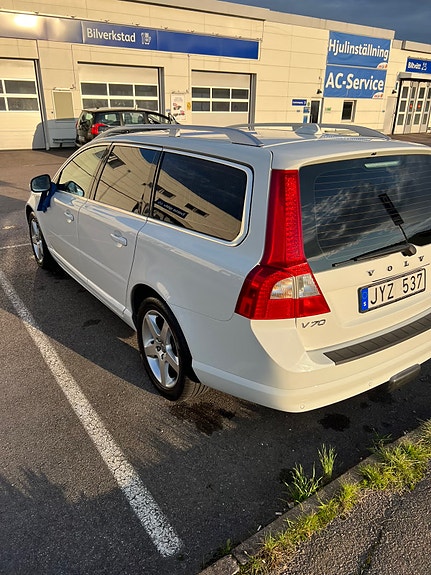 Volvo V70 4 of 5
