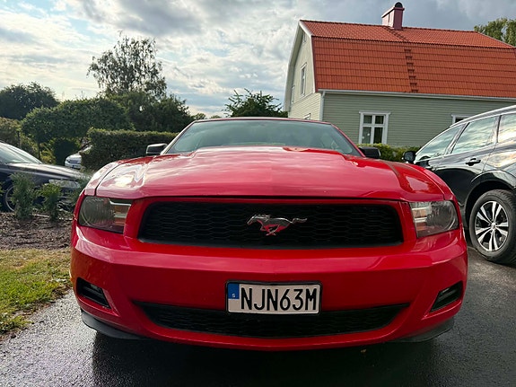 Ford Mustang 3 of 6