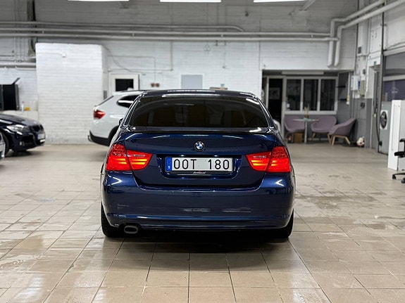 BMW 318d 4 of 12