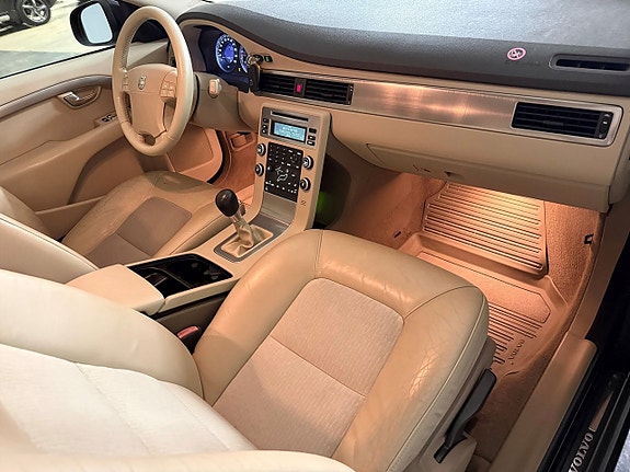 Volvo V70 6 of 19