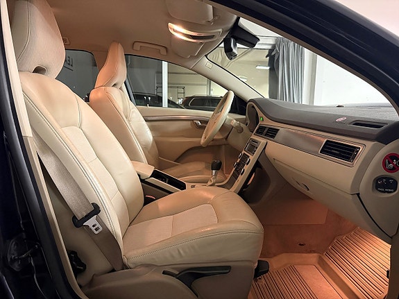 Volvo V70 4 of 19