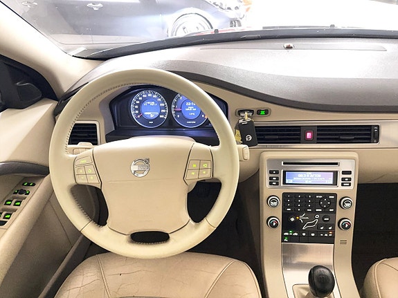 Volvo V70 7 of 19