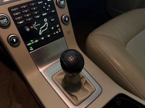 Volvo V70 12 of 19