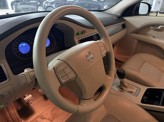 Volvo V70 8 of 19