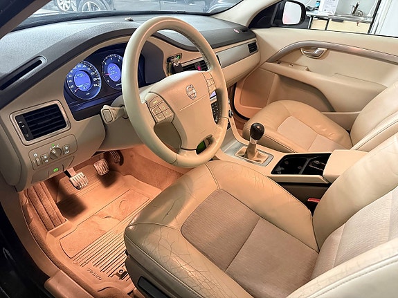 Volvo V70 5 of 19