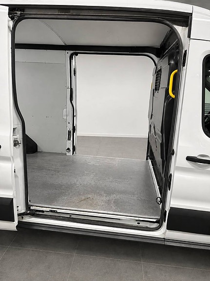 Ford Transit 9 of 10