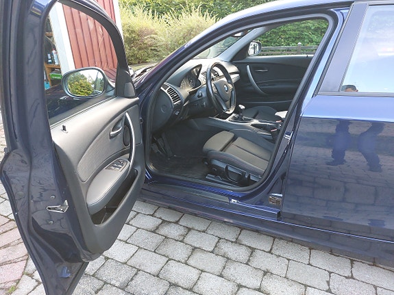 BMW 116i 2 of 9