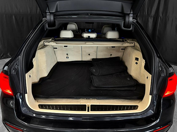 BMW 540i 14 of 30