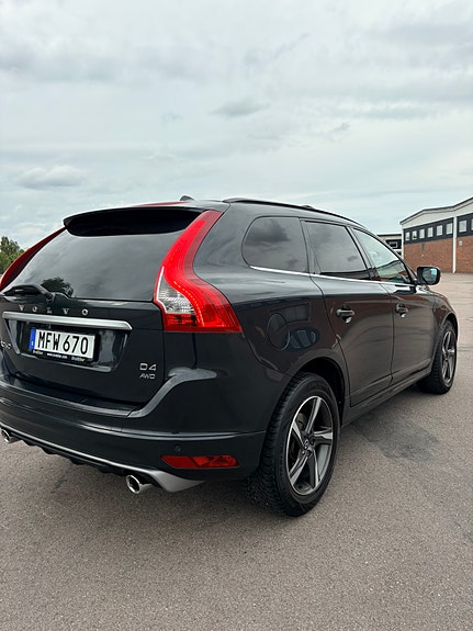 Volvo XC60 2 of 7