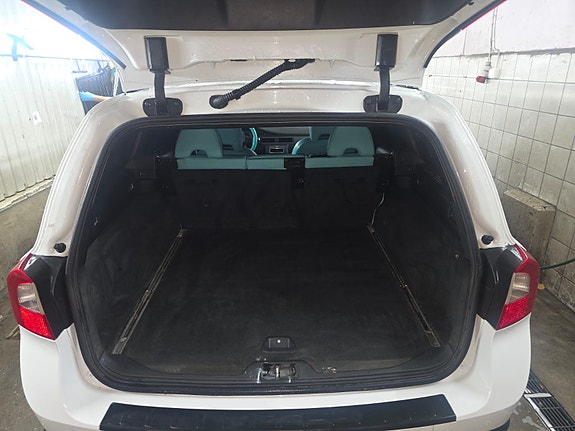 Volvo V70 6 of 8