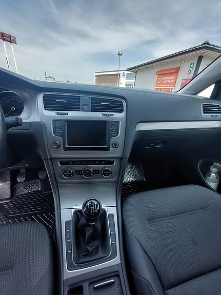 Volkswagen Golf VII 8 of 15