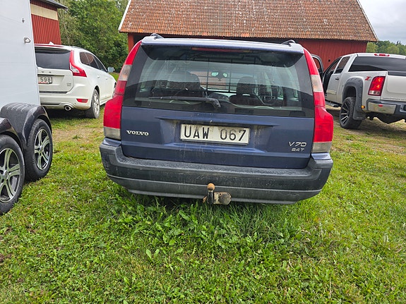 Volvo V70 3 of 3